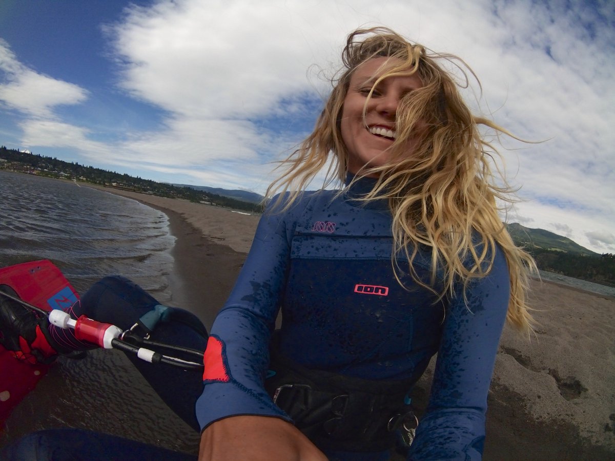 Sioeye's tweet photo. The 4th annual Hood River Huck Fest is today!!! Good luck to brand ambassador Colleen Carroll! #KiteSurfing https://t.co/n6v9cyQv22