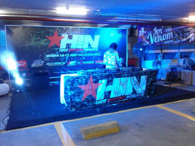 adityaaaa15's tweet photo. HIN (Hot Import Nights) DJ Competition! Palladium Mall. Ga masuk tapi tetap semangat! Menjadi lebih baik #I'MAdit https://t.co/llDltiGXxn