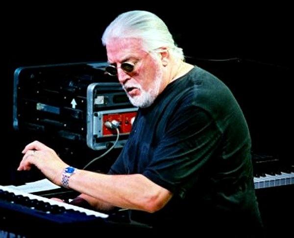 EquilibrioNet's tweet photo. Un día como hoy pero en el 2012 fallece Jon Lord, cantautor y pianista británico, de la banda Deep Purple https://t.co/XXrWOSFXks