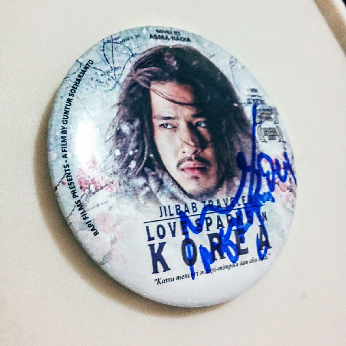 diyansudihardjo's tweet photo. #MeetAndGreetJTLSIKwithMorgan @morganoey terima kasih un ttd d pinnya 🌠 sukses un film #JTLSIK @filmasmanadia  ✊🌠☕ https://t.co/Kx1viWGX6X