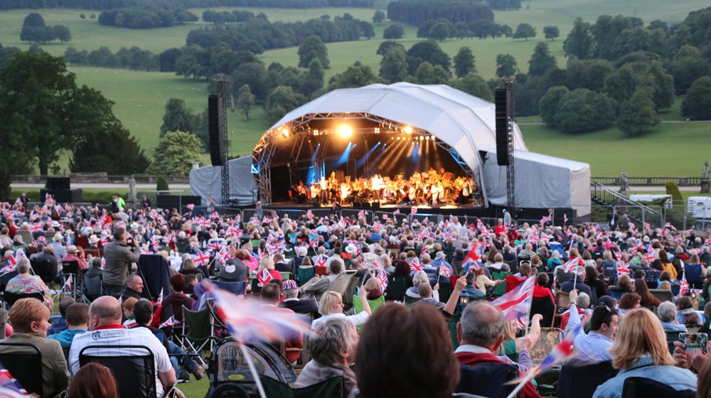 ChatsworthHouse's tweet photo. #tb to last year's flag waving #promsspectacular ... and only four hours to go until the concert this year! 🇬🇧 https://t.co/IRIeqFPD8G