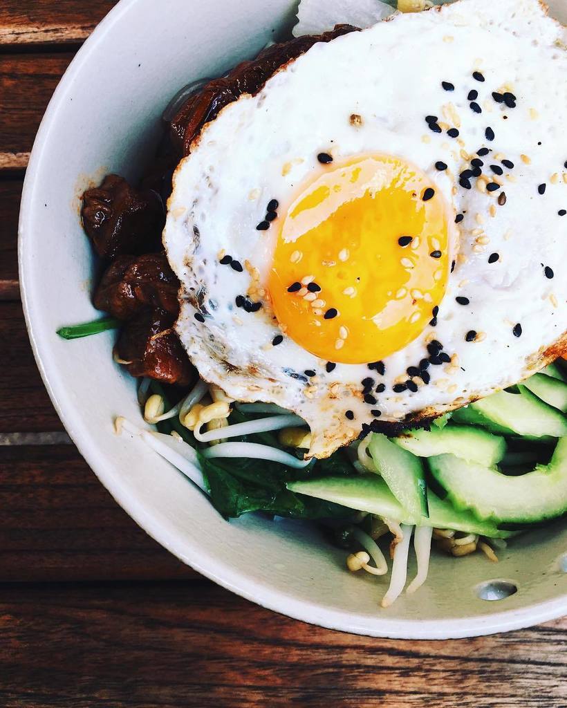 fructopia's tweet photo. Shiny Weekend to you!!☀️#zurih #zürich #fructopia #korean #zuriheats #bibimbab #putaneggon… https://t.co/cx95zqb8hN https://t.co/jLDOyxCBep