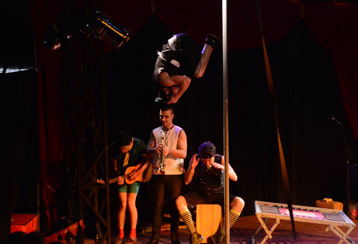 castellanoluis's tweet photo. Ayer, en Más Locos que Nunca, en la carpa de circo, y por la noche, La Pilarcita.
#FTR16
#FTRafaela
#feliztival https://t.co/C7fBmjmvZJ