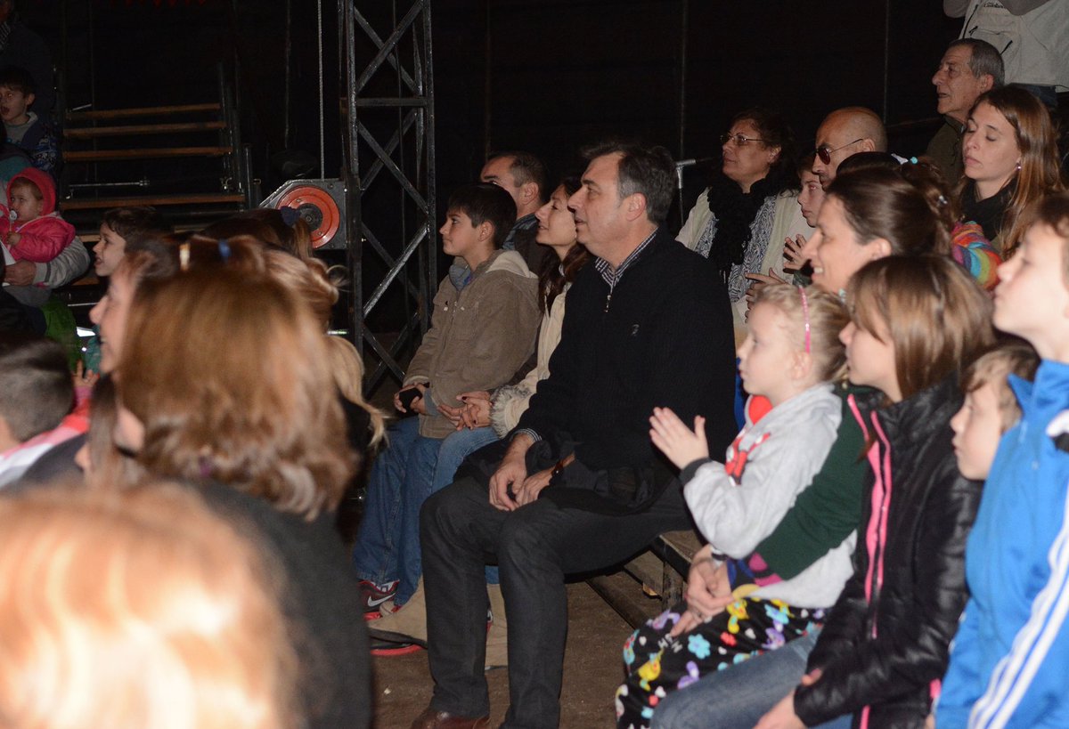 castellanoluis's tweet photo. Ayer, en Más Locos que Nunca, en la carpa de circo, y por la noche, La Pilarcita.
#FTR16
#FTRafaela
#feliztival https://t.co/C7fBmjmvZJ