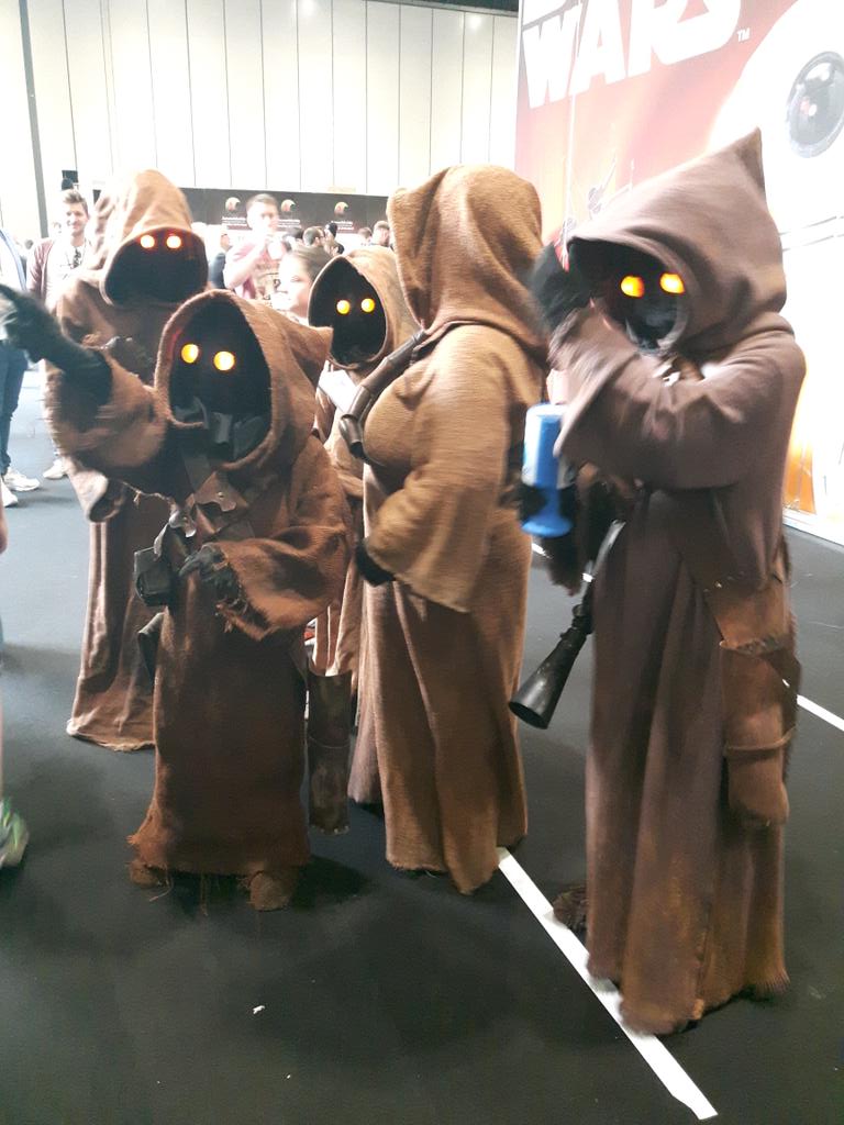 uptownstories's tweet photo. #droids take care. There is a bunch of #jawas @SW_Celebration looking for fast money ;) #SWCE #swcepics #Starwars https://t.co/mLiaLI4GrY