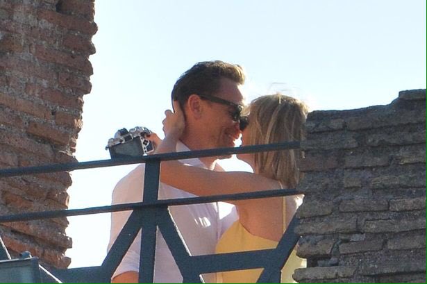 ToBrunoWitLove's tweet photo. I wish I had a boyfriend like that #hiddleswift #tomlor #celebcouples https://t.co/gg595BovSy