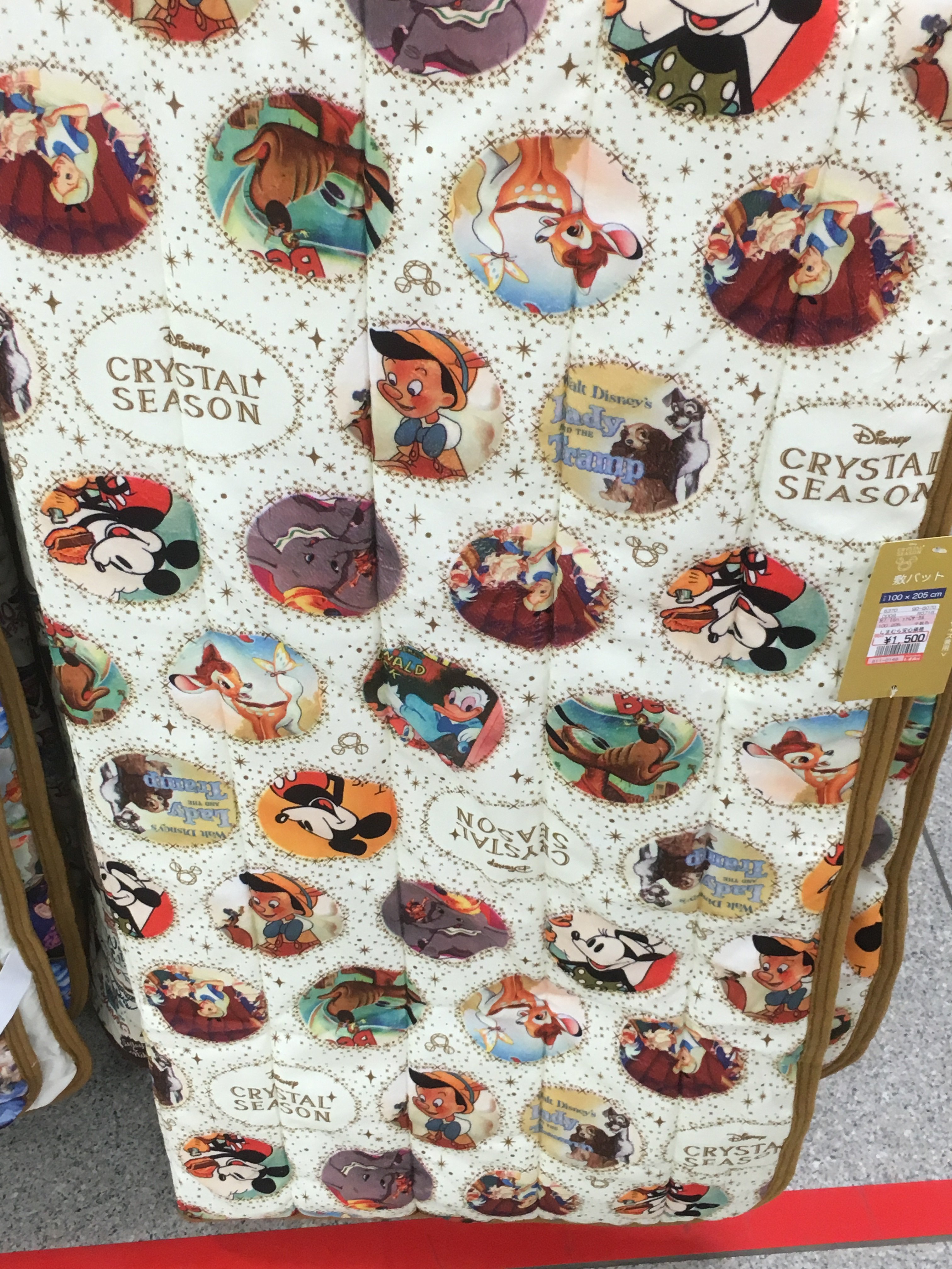しまパト ファッションセンターしまむら しまむら新作 ディズニー ルームマット が1500円 クリスタルシーズンで登場 品番 デザイン T Co Txmnnhk5so ディズニー しまむら ピクサー ディズニープリンセス ルームマット T Co