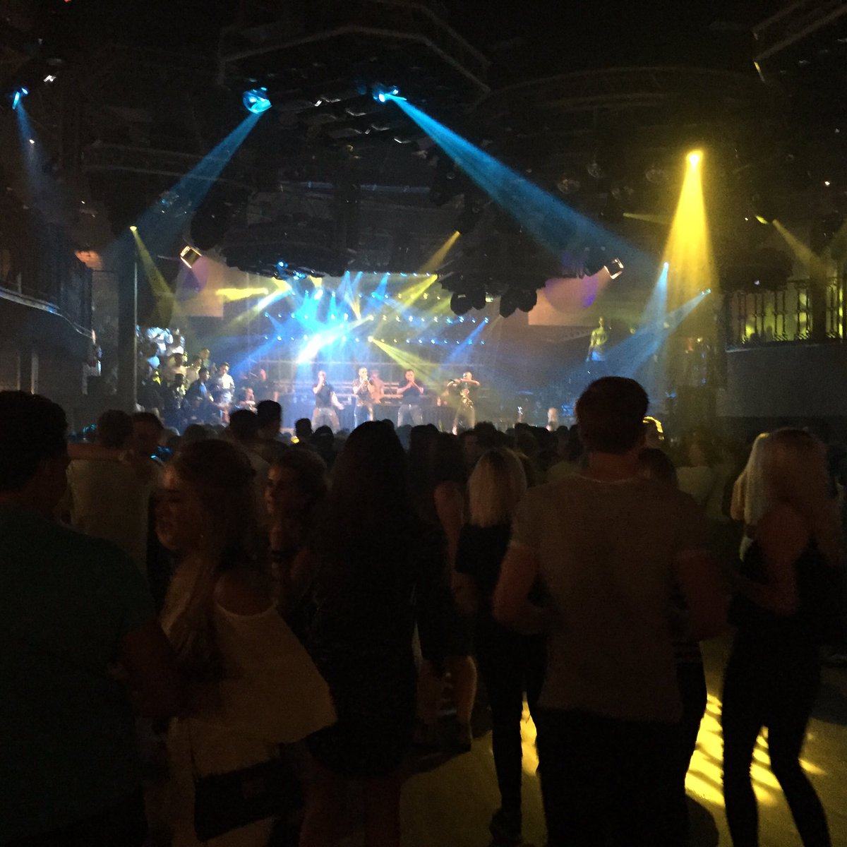 ExpectazJohnny's tweet photo. Work hard party hard !!! #EDM  #futurehouse https://t.co/Fg8C8FcpZW