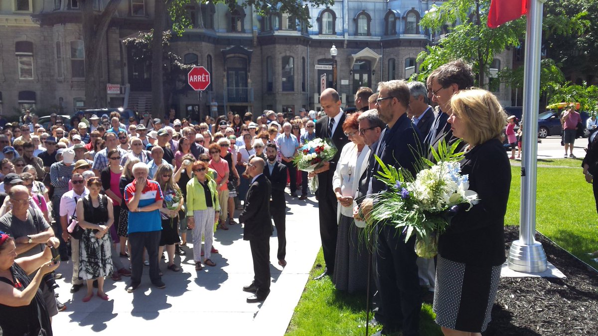 FranceQC's tweet photo. #Québec solidaire de #Nice : minute de silence ce matin devant le consulat en hommage aux victime 
#France https://t.co/TPi7OOLwxJ