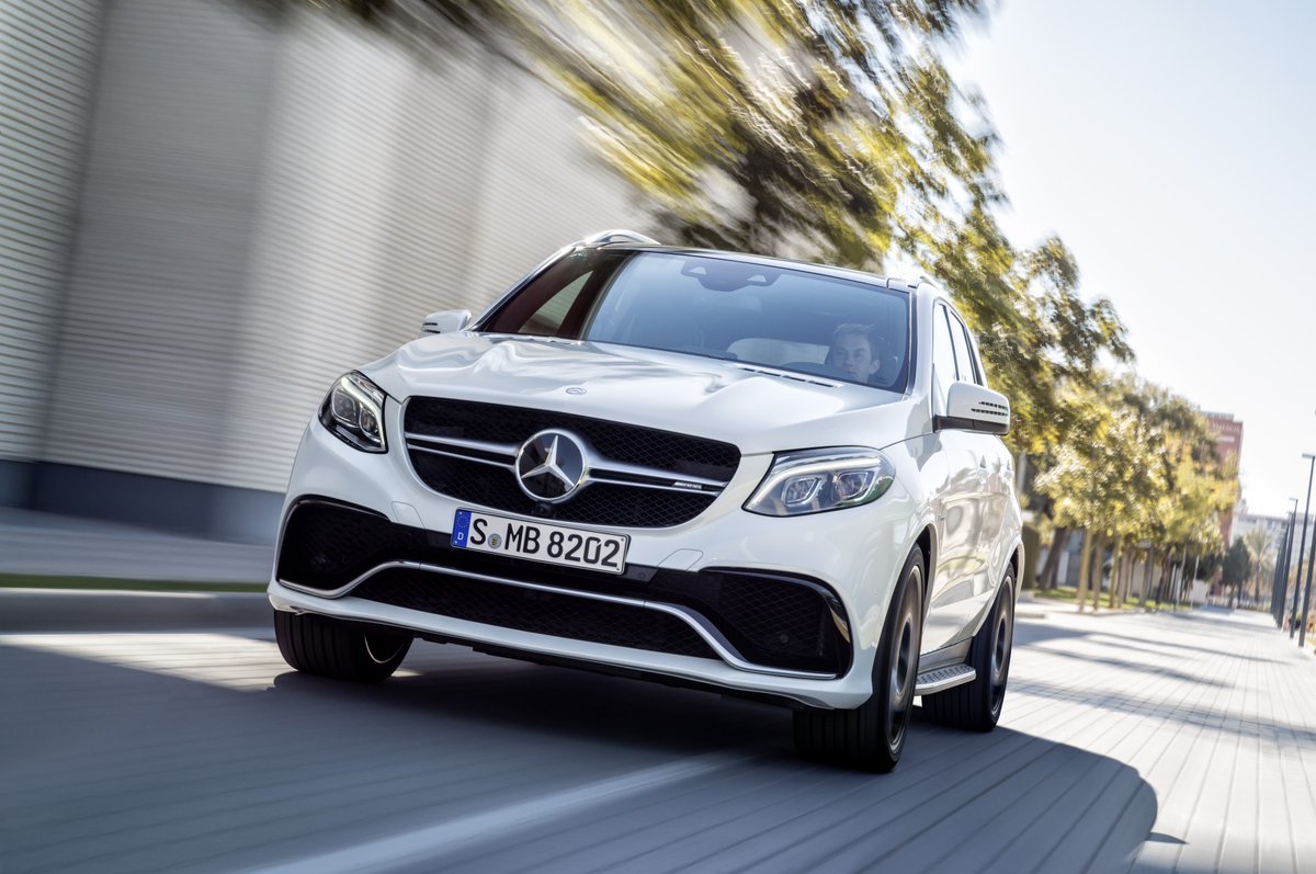 MercedesAMG's tweet photo. Spotting a Mercedes-AMG is rare. Capturing it on camera is a true feat. #AMGandMe [Csn: 11.8 l/100 km|CO2: 276 g/km] https://t.co/1csQWbVwF6