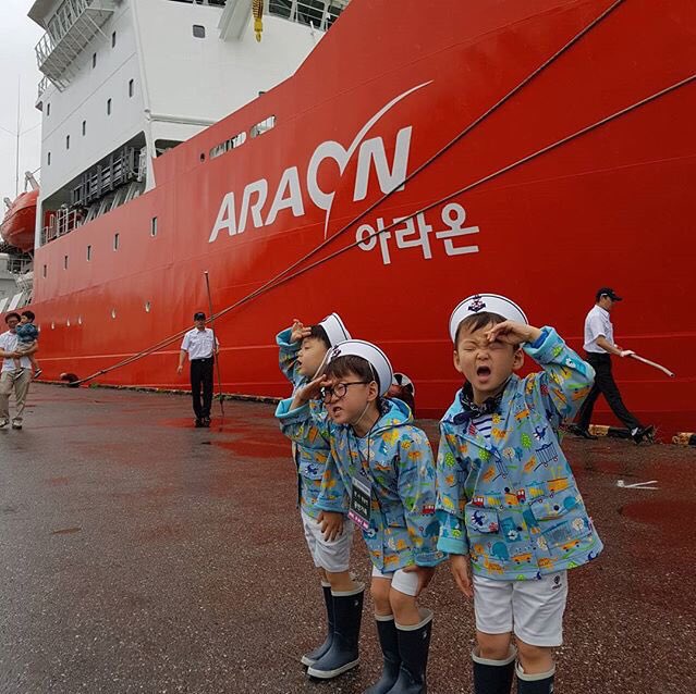 korea11272015's tweet photo. 🐚💙🐚💙🐚💙🐚💙🐚💙🐚

夏を楽しむ、
有名人の子供達がかわいい😜💗

#かわいいと思ったらRT
#スーパーマンが帰ってきた
#ソオン #ソジュン
#テバク #ジオン
#テハン #ミングク #マンセ

🐚💙🐚💙🐚💙🐚💙🐚💙🐚 https://t.co/3nJh3Y88O2