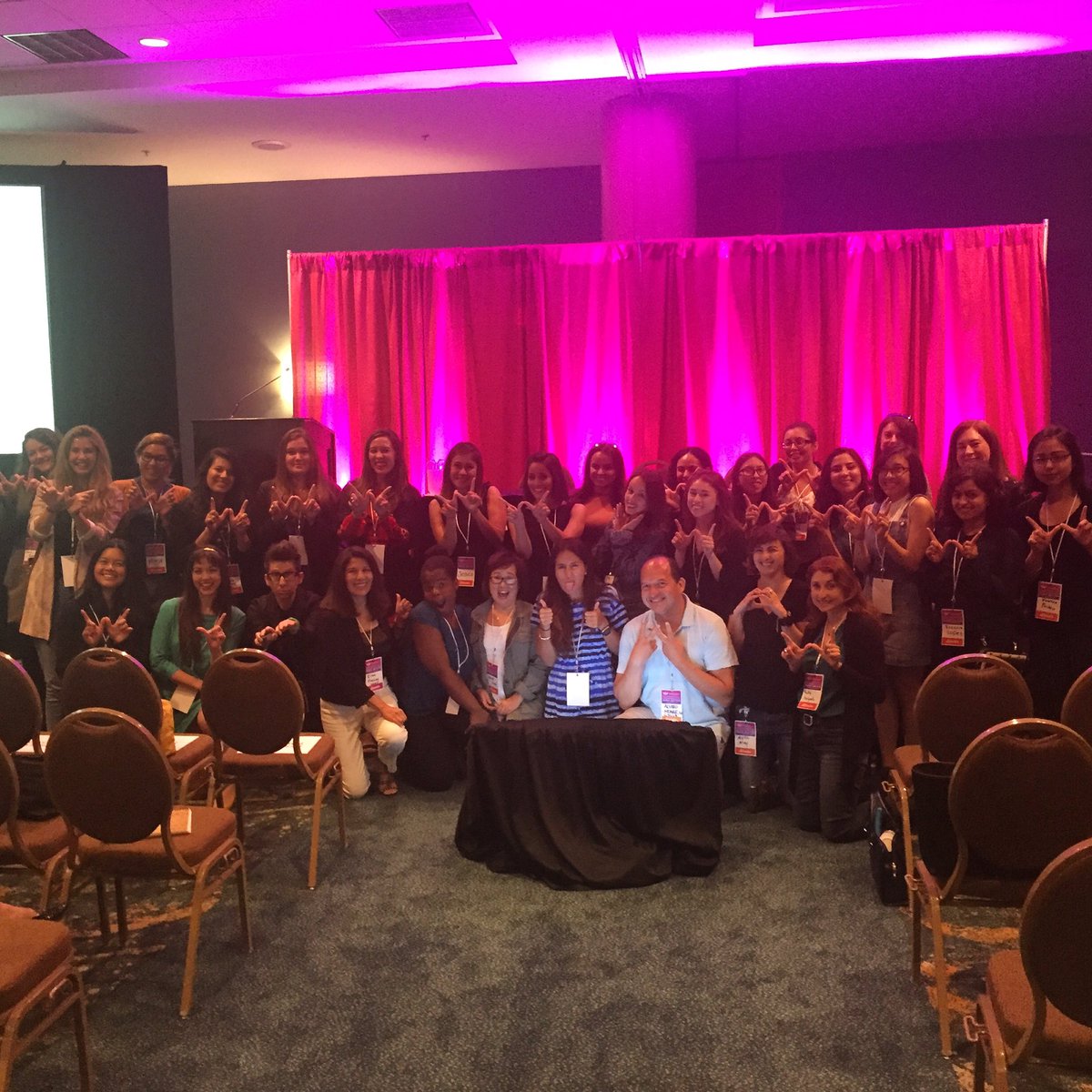 TamaraGagli's tweet photo. Thank you @wonderwomentech for hosting" #Latinas paving the road ahead" #womenintech #WWT2016 #WeArePioneers #techLA https://t.co/Jj4P5Wa3aN
