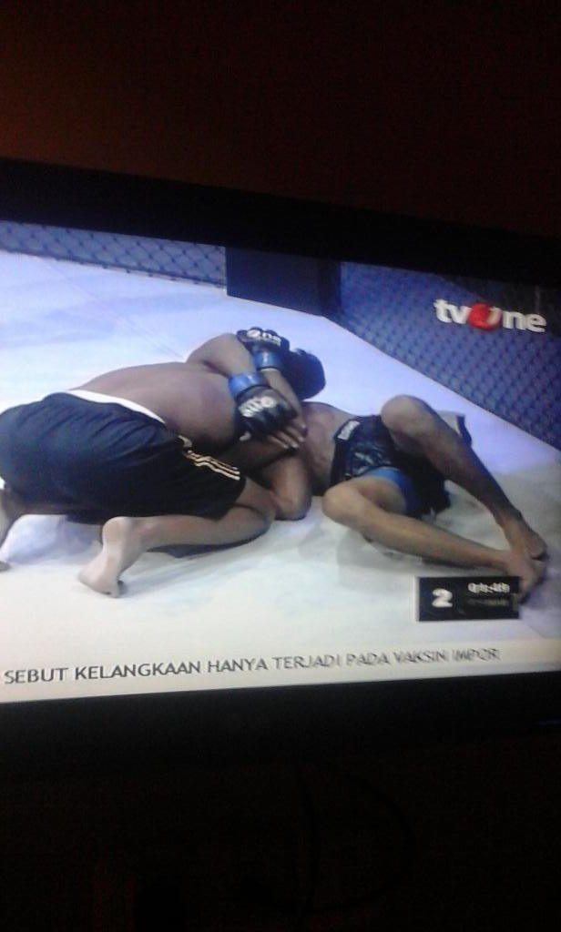 aigiet's tweet photo. kalo ini bisa masuk tv sambung ayam juga harus di adakan yah...khas negri kite. https://t.co/0JMzkufmvY