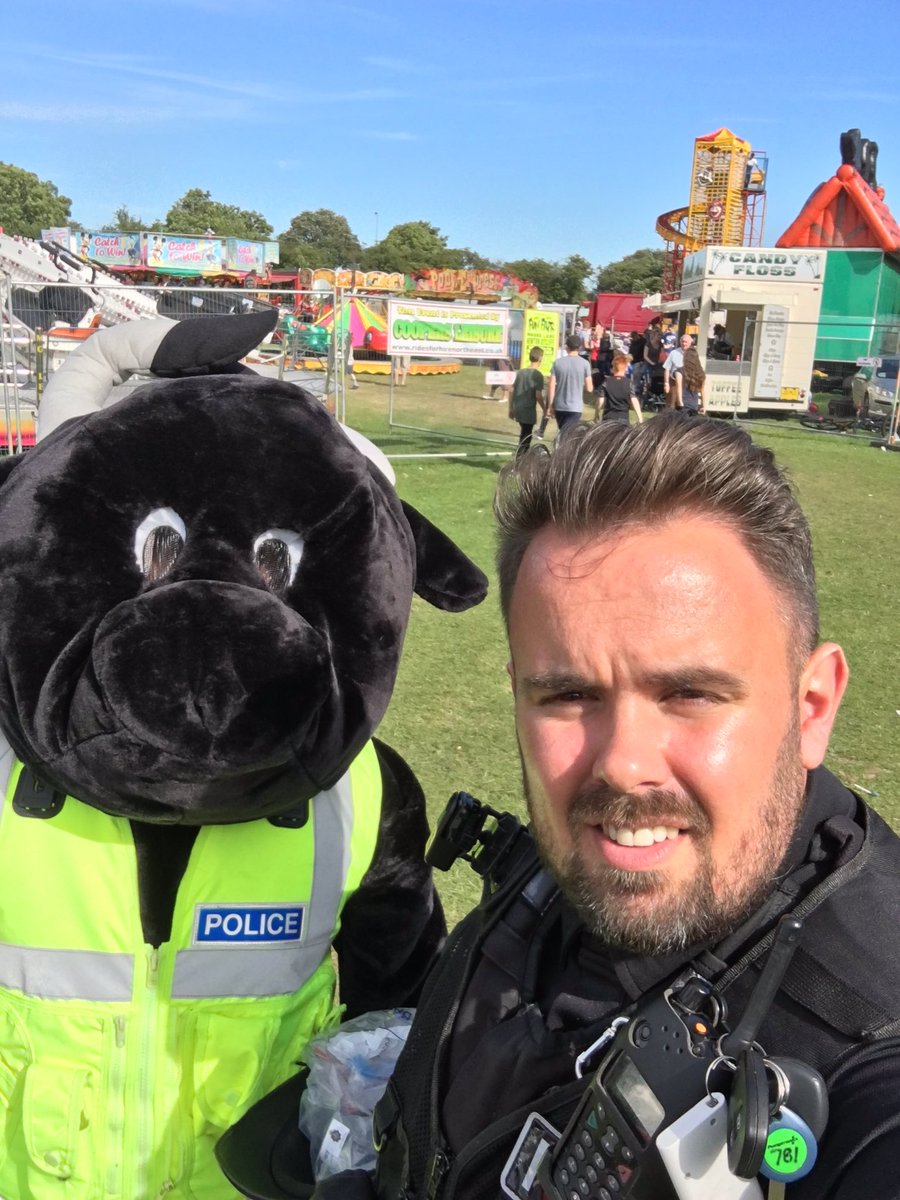 AycliffeNPT's tweet photo. #bobbybull has had a busy day today he's even been on foot patrol with Pc Mike Welch #enjoyingthesunshine https://t.co/XP2XD2Ko8D