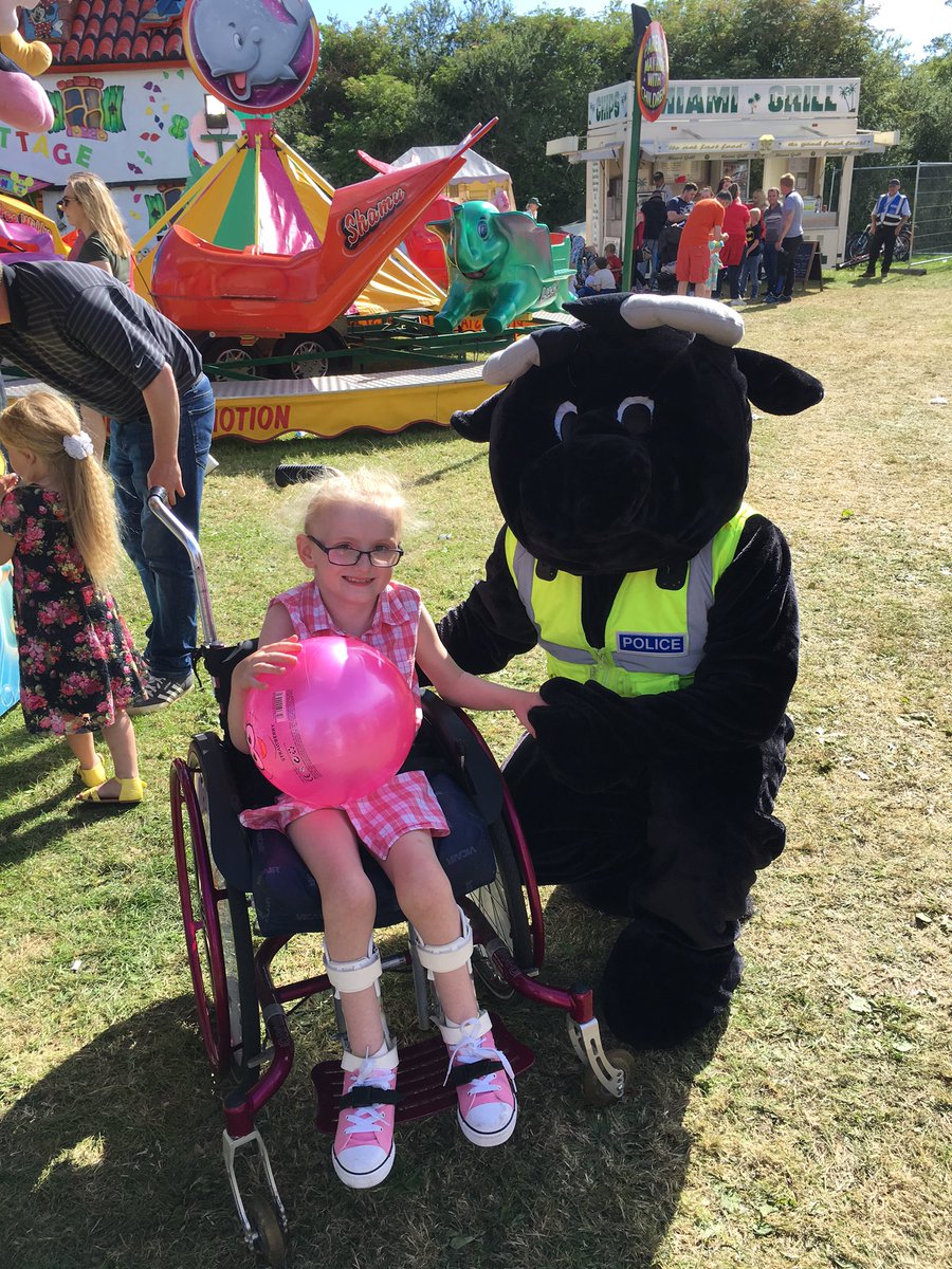 AycliffeNPT's tweet photo. #bobbybull has had a busy day today he's even been on foot patrol with Pc Mike Welch #enjoyingthesunshine https://t.co/XP2XD2Ko8D