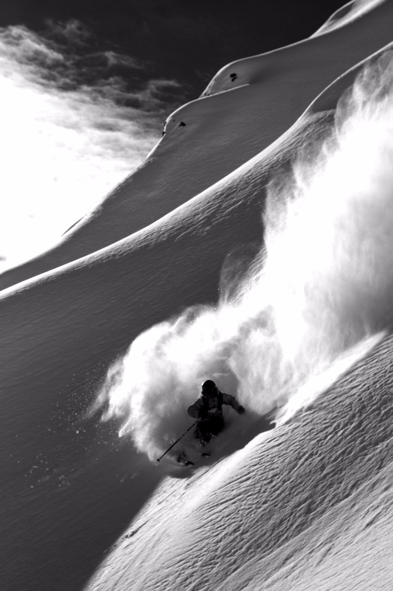 OSBE_HELMETS's tweet photo. Pack your bags & #OSBEHELMETS and head to @SkiPortillo 3FT of snow in last few days! 📷: @skiportillo 🎿: @blizzimages https://t.co/qNyvw89FVk