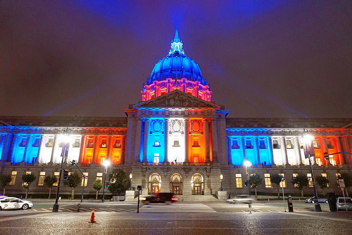 AdrianBonifacio's tweet photo. In solidarity with France. City Hall all lit up! 🇫🇷 #sanfrancisco #PeaceForNice https://t.co/eGdAolKD7O