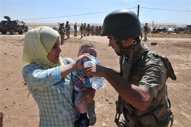 TSK Milletimizin Ordusudur
Onu lekeleyenleri,çeteleri bertaraf edelim ama Türk Milletinin Mehmetçiğine sahip çıkalım