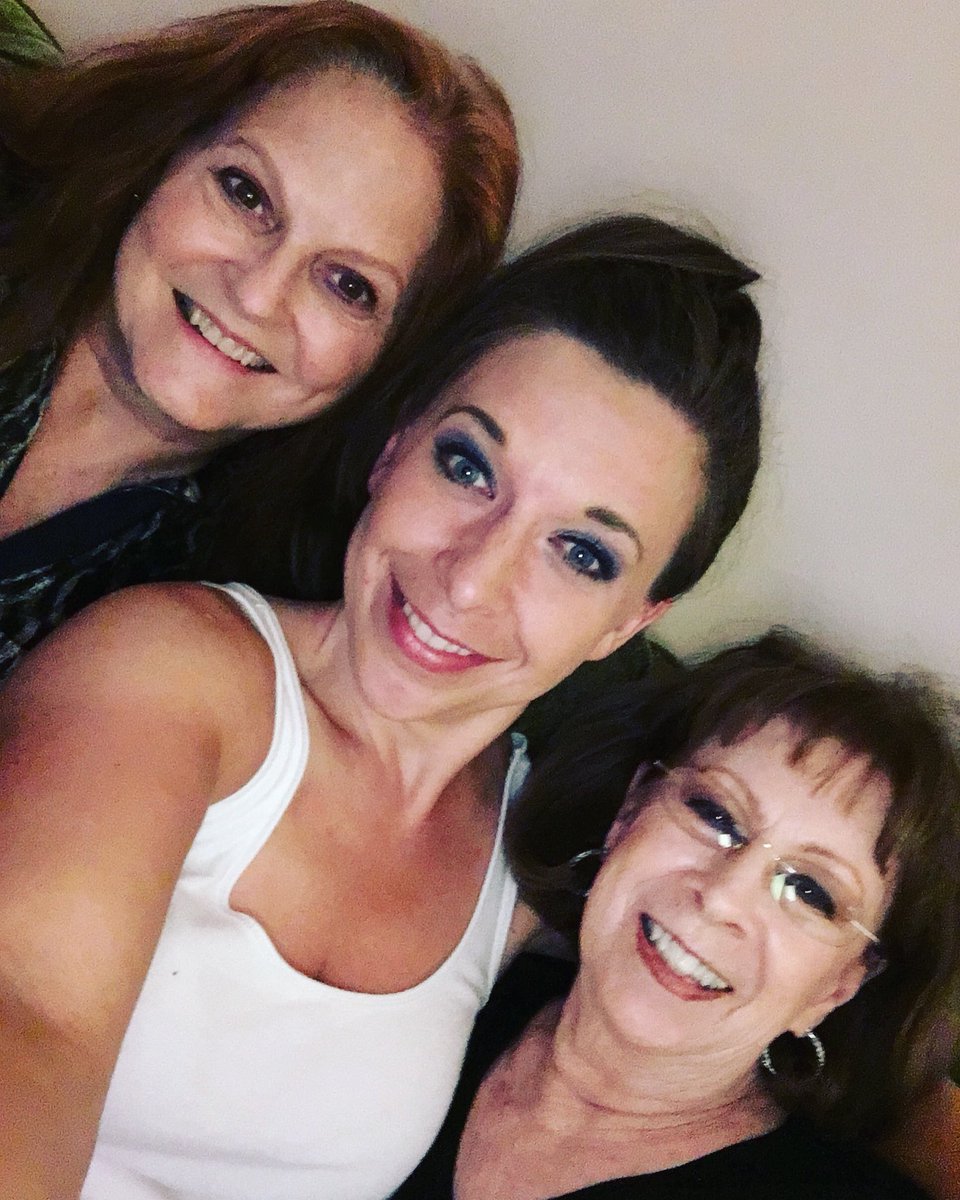 KeriSo_Very's tweet photo. #ilovethe90s #KeriSoVery #UpAndComingWeekly @TheSaltNPepa @CrownComplexNC https://t.co/y4JDy6aMrL
