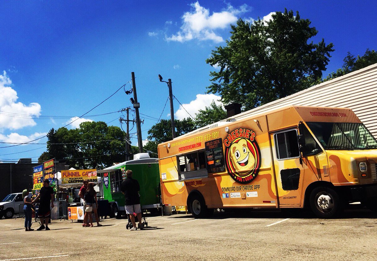 Cheesies_Truck's tweet photo. Back in the food court at #PlainfieldFest today!! Come grab a #GrilledCheese or some #TaterTots! π€βοΈ #ChzLyf https://t.co/9Ta88yeEWh