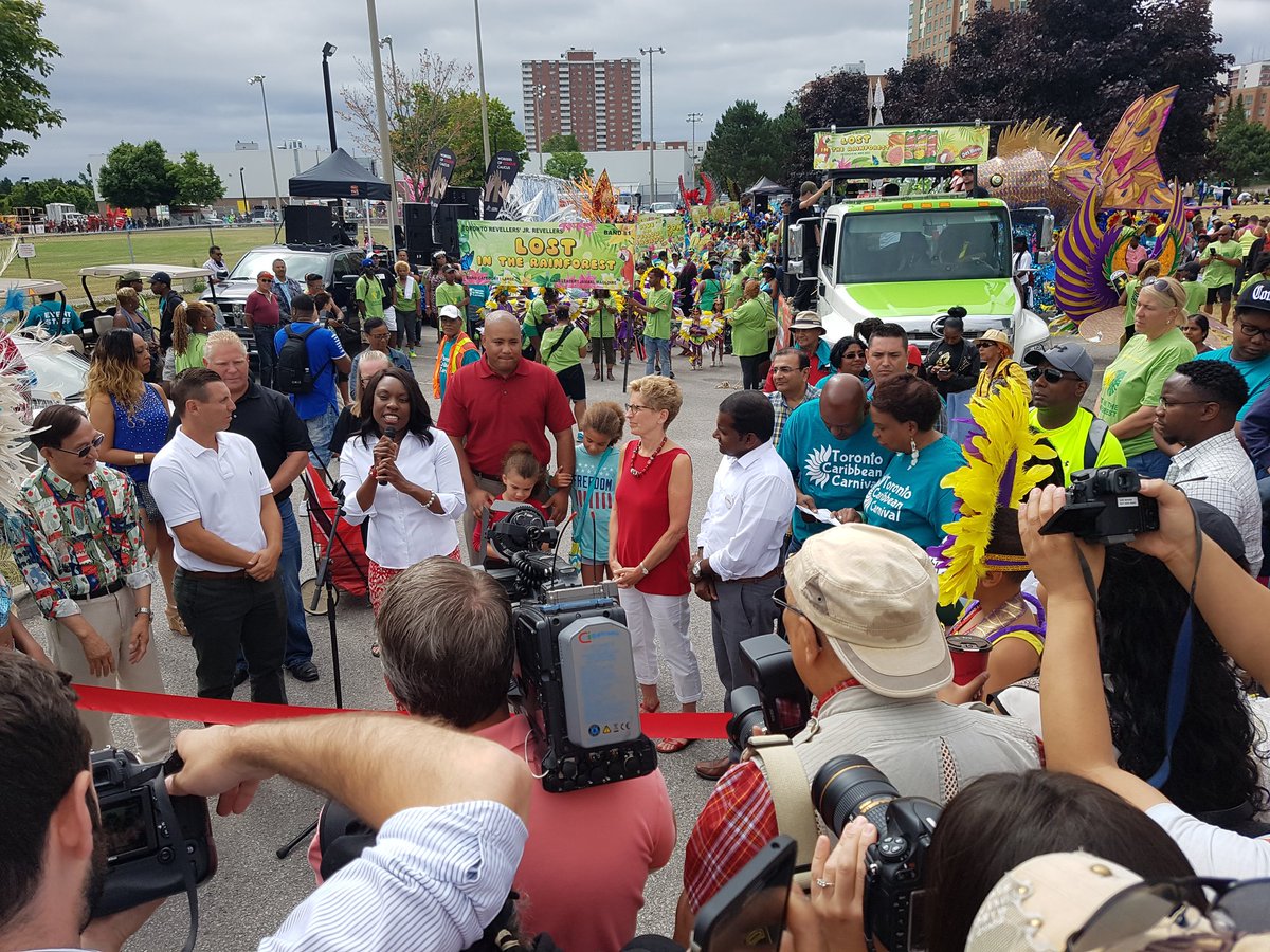 MitzieHunter's tweet photo. Amazing morning #torontojrcarnival w/@Kathleen_Wynne @coteau #scarbto #malvern https://t.co/4Oq1e8CJ4j