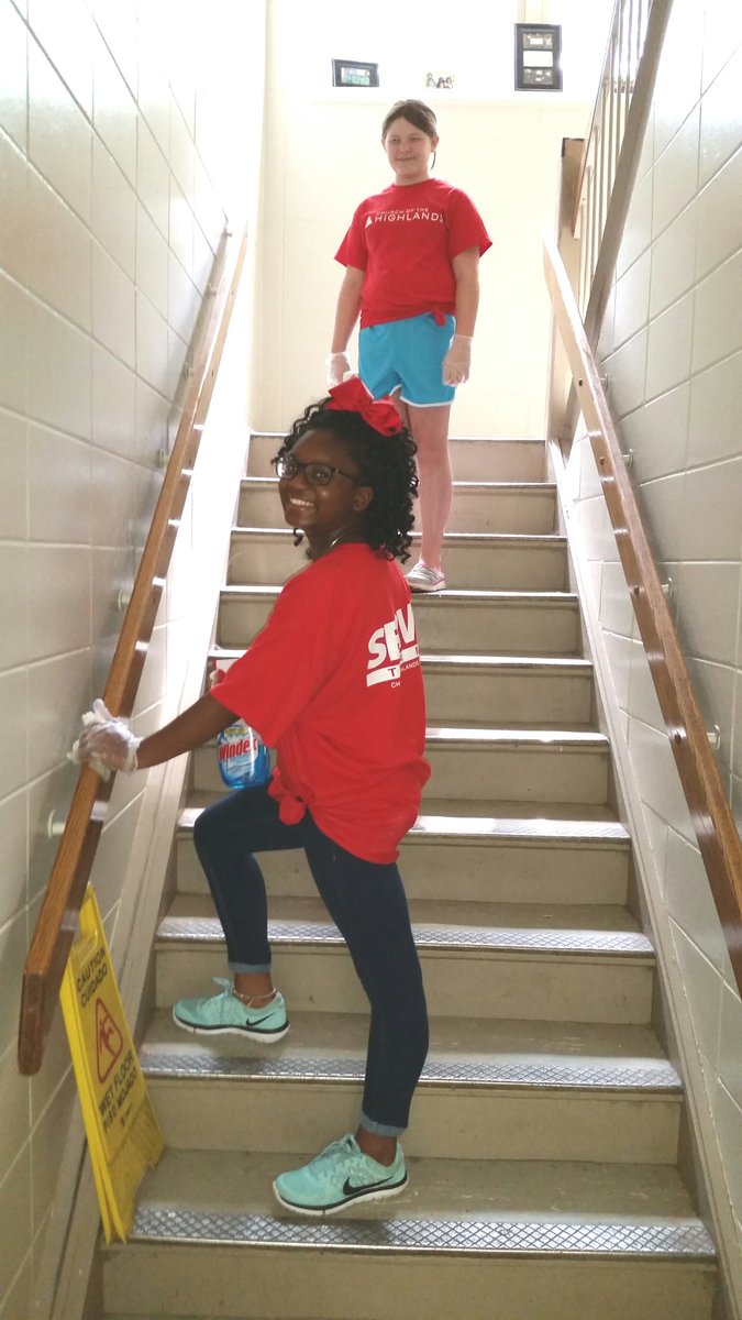 ovukeriena's tweet photo. Serving at Montevallo Elementary School -Church of the Highlands  #SERVEday16 #SERVE16 https://t.co/xUeUEbDjbh