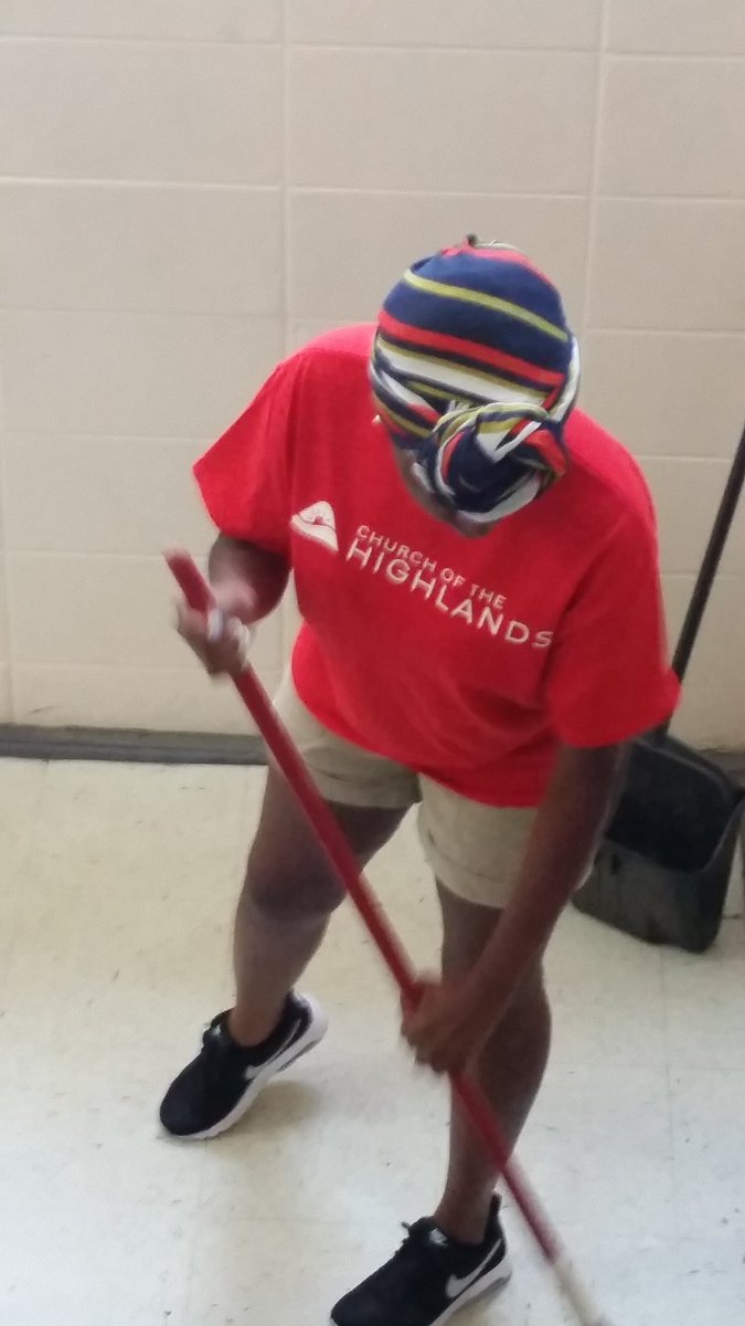 ovukeriena's tweet photo. Serving at Montevallo Elementary School -Church of the Highlands  #SERVEday16 #SERVE16 https://t.co/xUeUEbDjbh