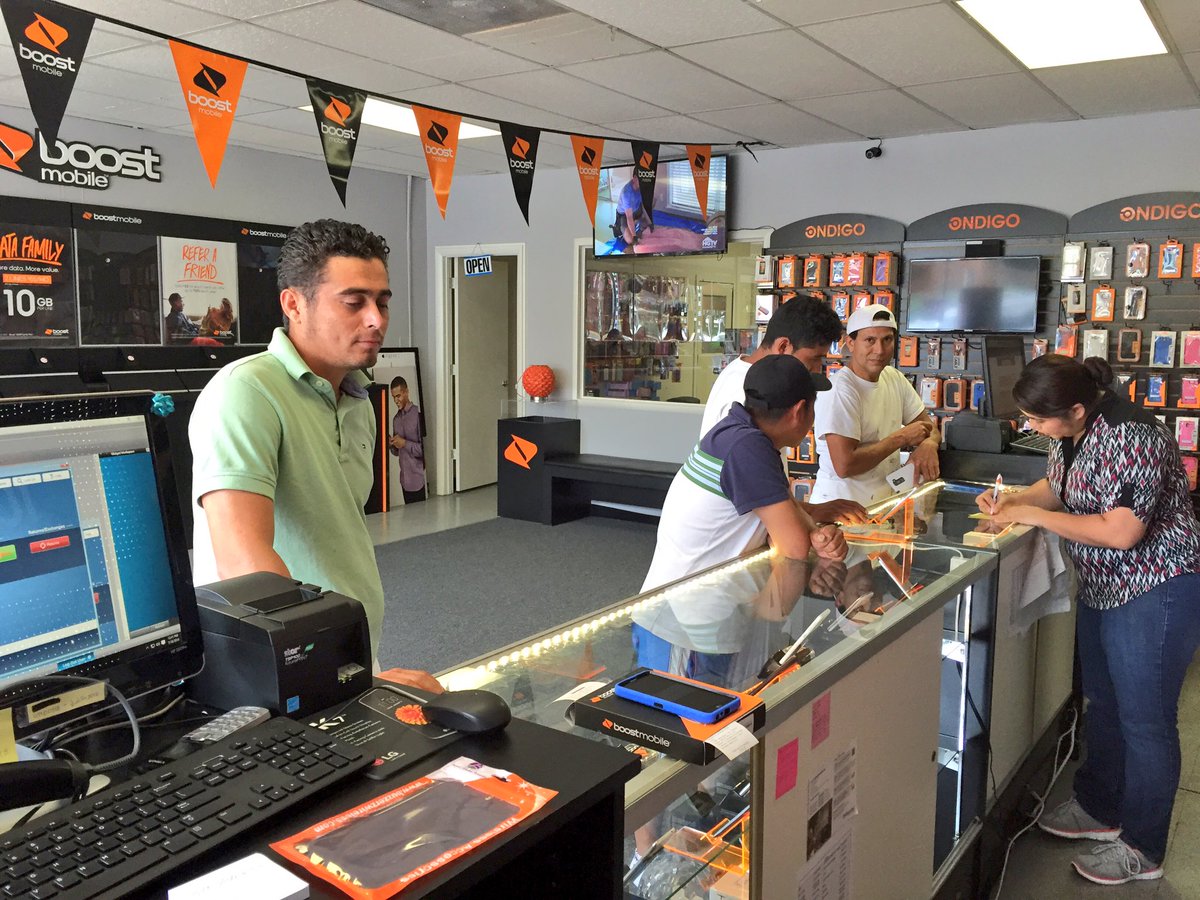 FallsChurch_BM's tweet photo. Kicking butt and making sales. You know, The #Phonesplus way. @shawnatspg @BillGSPG_DC @TomTVIP https://t.co/oLchXXqznq