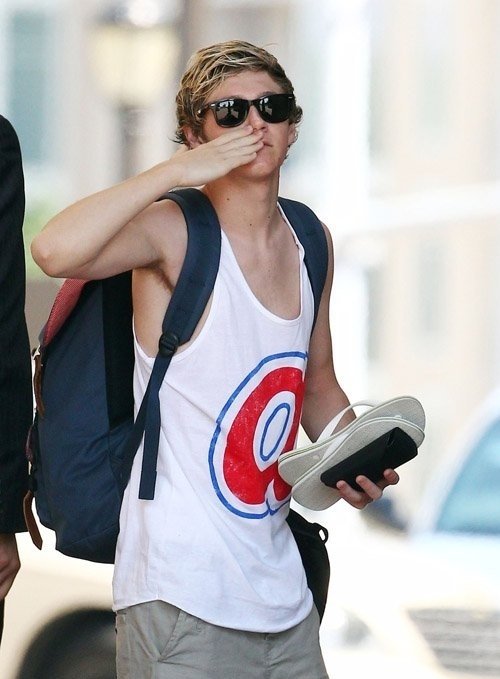 2012niallpics's tweet photo. June 26, 2012 - Arriving at the hotel in Atlanta https://t.co/fpOq02rYh5