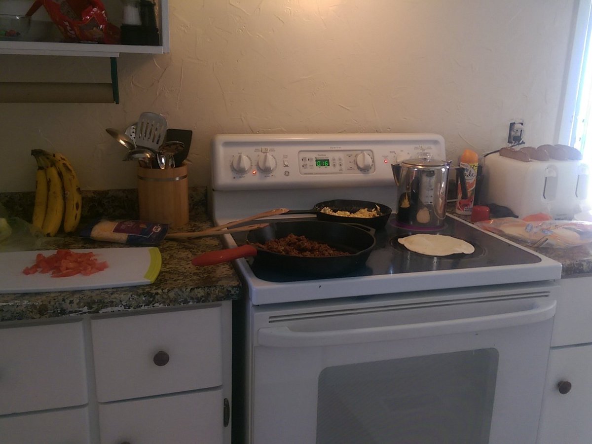 ReynMan13's tweet photo. Shelbies livin the dream ๐๐ #chefboyaredee https://t.co/wc5ljVkMML