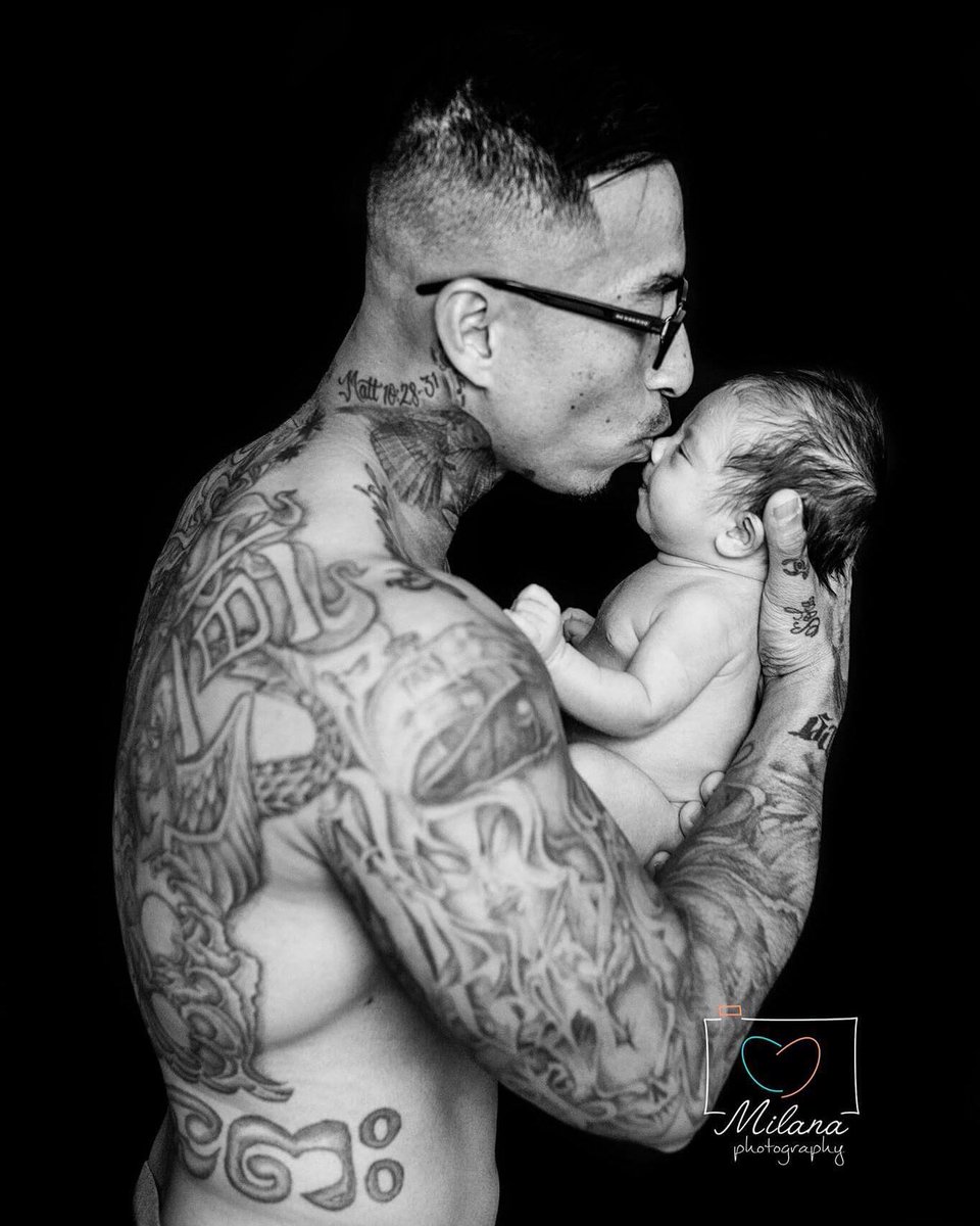 MilanaPhotog's tweet photo. Father/daughter moment 💜 #milanaphotography #newborn #ocnewbornphotographer #babyphotographer #babyphoto #baby #love https://t.co/ufNy4cqe1k