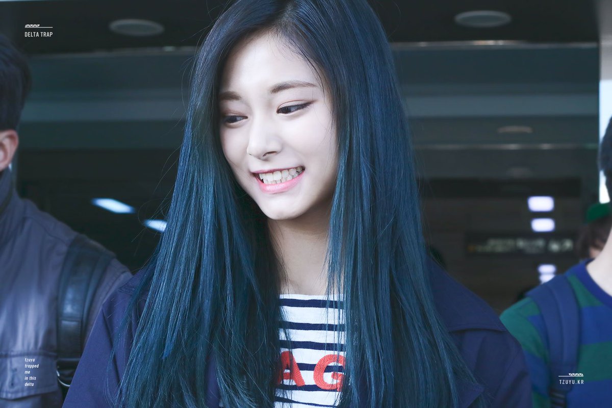 6. Tzuyu's Dark Blue Hair Styling Tips - wide 7