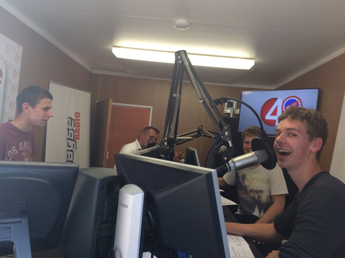 4DRTV's tweet photo. Het is gezellig in de studio van 4 Daagse Radio en TV! De temperaturen lopen nu al hoog op https://t.co/K3aQP8BMgV https://t.co/GV0wJ1mdSu