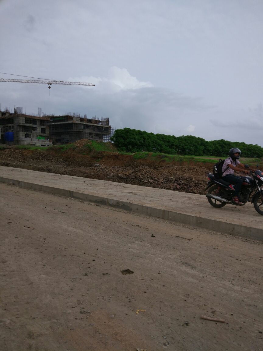 dingey23's tweet photo. Roads and Pavements of #IITIndore @Aap_MP @BDUTT @TheDeccanHerald @htTweets @SumitraTai https://t.co/7UXBpstmko