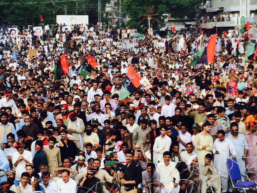 PPPkpkupdates's tweet photo. this is what we called "Zinda dilo ki pehchan" Modi k yaar ko aik dhakka or vote sirf teer ka
#KashmirKaBetaBilawal https://t.co/jYAg2YrfIk