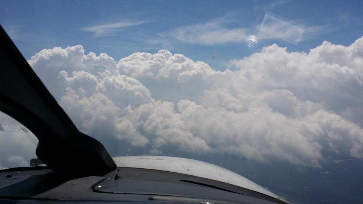 DaisyKhan's tweet image. So sad w whats going on in the streets, I&apos;m taking to the skies, so peacefu up here.Chk out pics in a #piperplane.