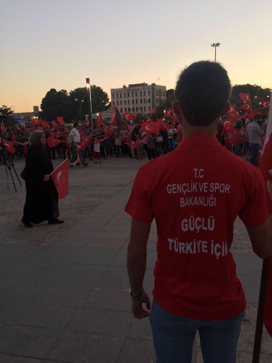 Rza08356414's tweet photo. Bu imanlı gençlik seni asla yalnız bırakmayacak REİS https://t.co/Ya5Z1SVGFJ