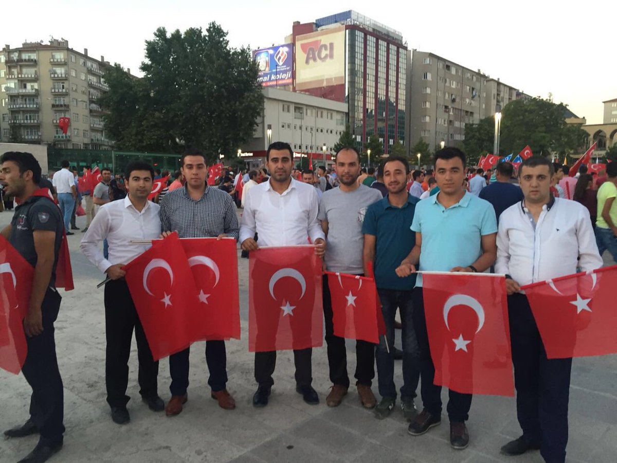 Rza08356414's tweet photo. Bu imanlı gençlik seni asla yalnız bırakmayacak REİS https://t.co/Ya5Z1SVGFJ