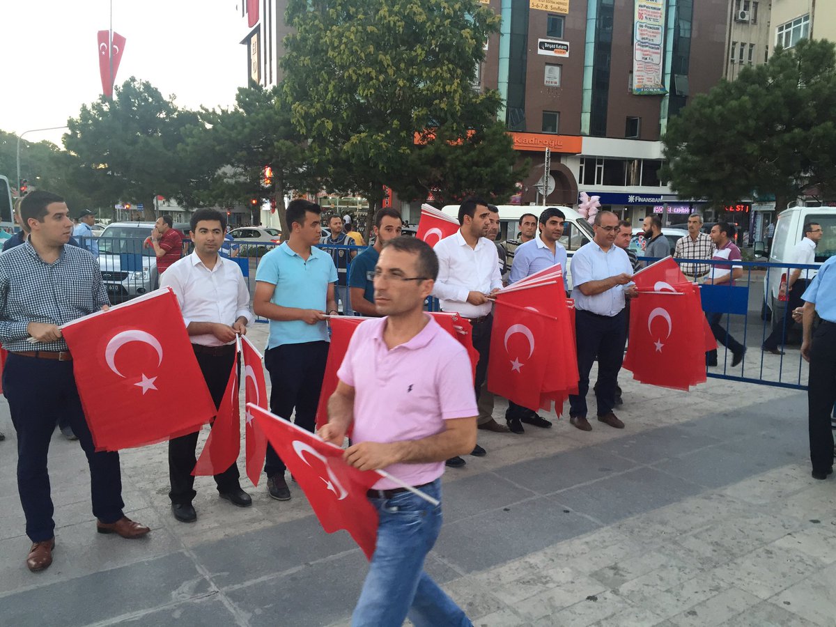 Rza08356414's tweet photo. Bu imanlı gençlik seni asla yalnız bırakmayacak REİS https://t.co/Ya5Z1SVGFJ