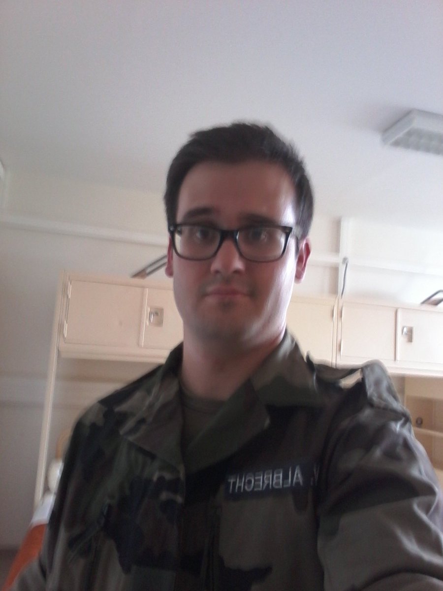 Victor_Albrecht's tweet photo. Il ne faut pas attendre des événements tragiques pour servir la France pendant son temps libre. #ReserveMilitaire https://t.co/TZxfvXF2AF