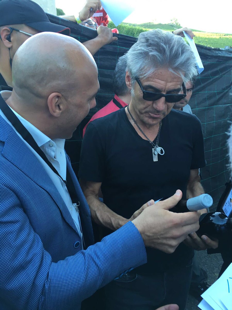 LucaBraia's tweet photo. Consegno a @ligabue #BereBasilicata #collisioni16 Pinot Nero Vulcano800,Re Manfredi,Carato Venusio e Magnum D'Angelo https://t.co/cCpduVHsQ5