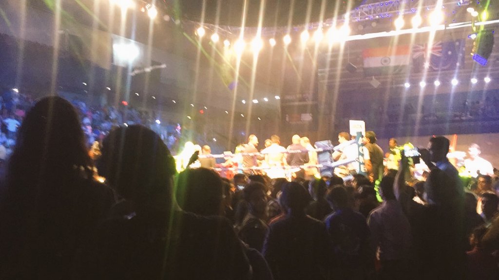 AkashVOnline's tweet photo. Juggernaut of Indian Boxing continues the winning momentum. #Undefeated #VijenderSingh #WonHearts #Rio #Olympics https://t.co/APO7EwvKia