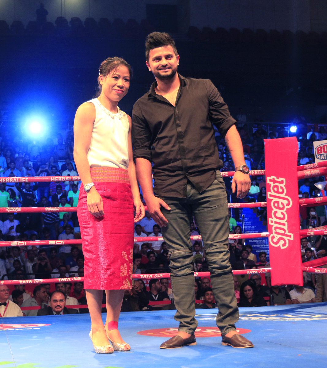 IOSBoxing's tweet photo. Several celebrities cheered for @boxervijender from the stands! #SinghvsHope https://t.co/NS82tbnGpG