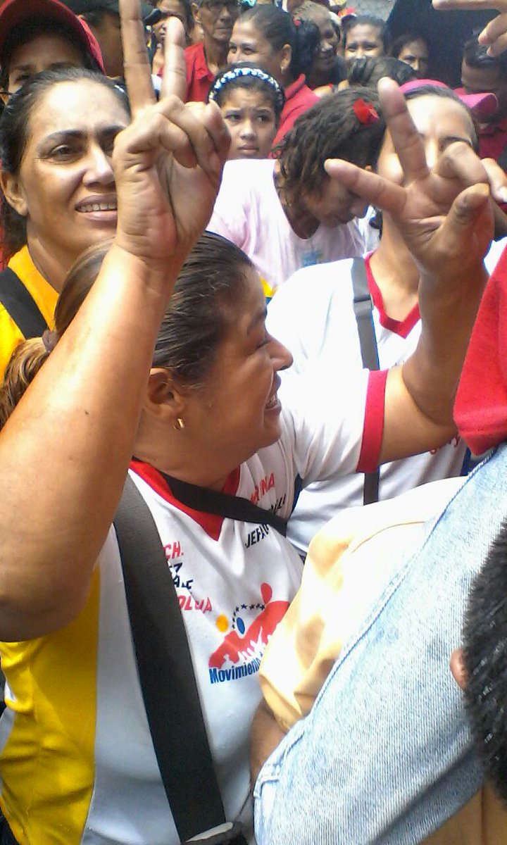 machado846's tweet photo. A pesar de la injusticia a nuestro colectivo @TareckPSUV el @movimientombi @dcabellor  sigue en pie lucha y leales https://t.co/2e02pCHTvJ