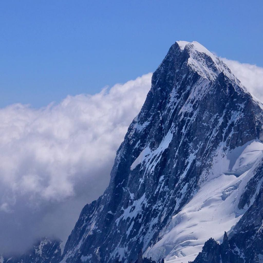 simontour's tweet photo. one of the most impressive #northfaces of the #alps: #grandesjorasses (4.208 m), #chamonix… https://t.co/ashsdTpthw https://t.co/myAQuseEW5