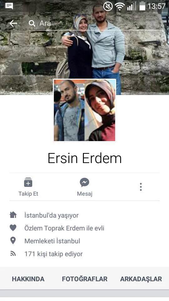 sıkın şunun kafasına
Teslim olan Askeri kemeri ile acımasızca döven insanlıktan nasibini almamış mahluk