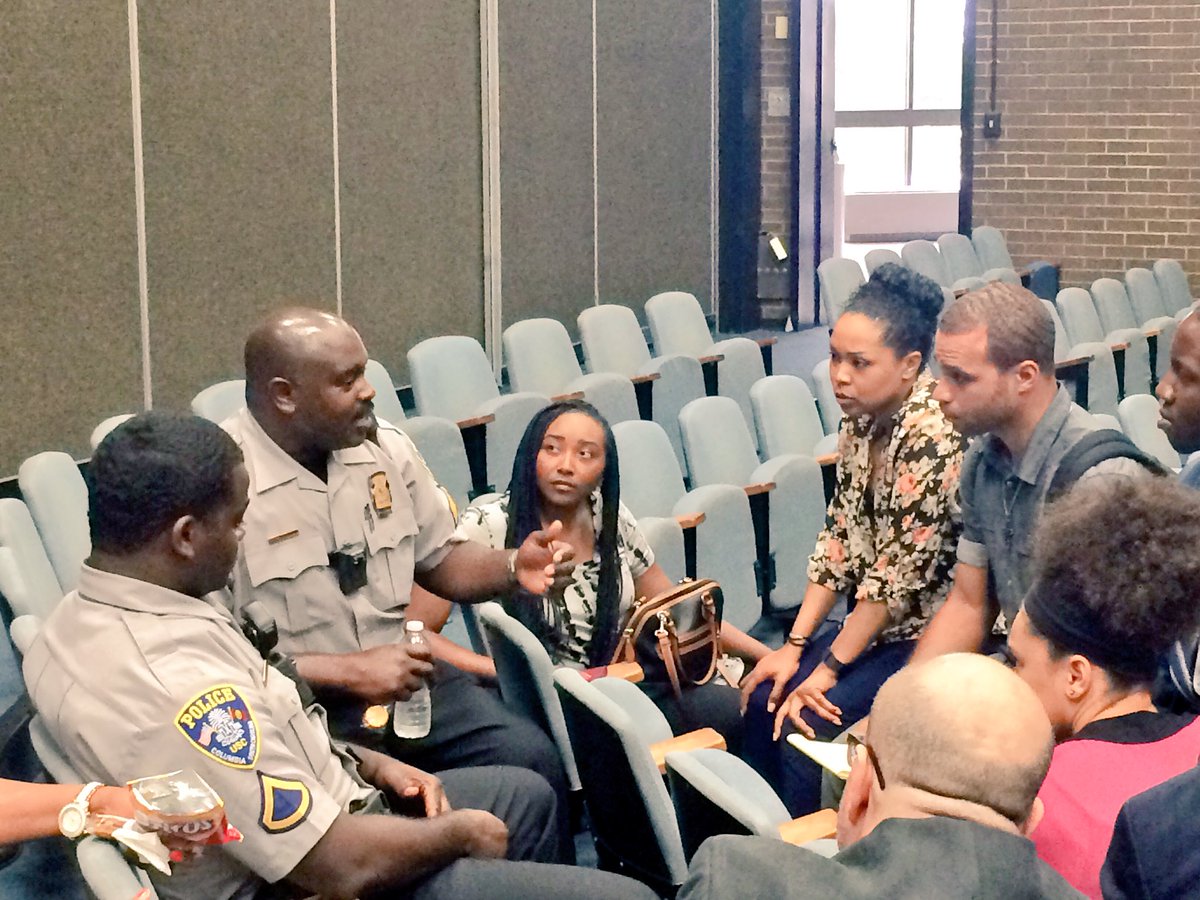 USCPD's tweet photo. Our officers joined students from the @UofSC BLSA today @UofSCLaw for a discussion on diversity &amp; civility https://t.co/WcrQ2rYITn