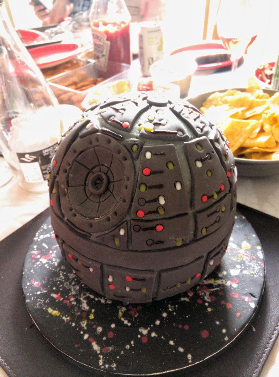 TheStaceyRoy's tweet image. Who wants cake?