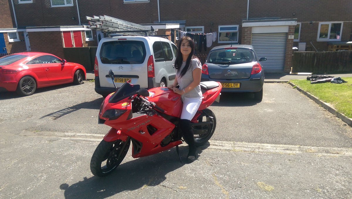 ToonWat's tweet photo. Cracking day on the bike with my biker chick 😎 💨💨💨 #Triumph #daytona600 https://t.co/Xitq9pucv0