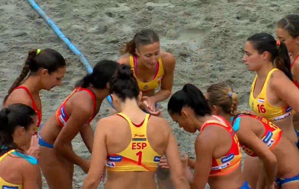 Las #GuerrerasArena jugarán la final del Mundial femenino de balonmano playa #Budapest2016 bit.ly/29Mbjba